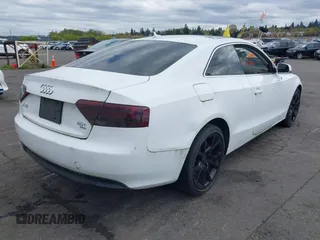 2012 Audi A5 Premium Plus z VIN WAULFAFR8CA004140, wystawiony jako IAAI lot #42009180 z przebiegiem 133 284 mil mil oraz . Historia ofert i sprzedaży dostępna na DreamBid. Obrazek 4.