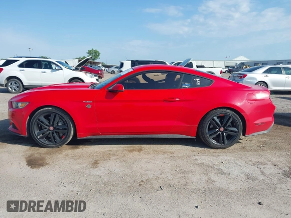 2015 Ford Mustang EcoBoost z VIN 1FA6P8TH2F5305684, wystawiony jako IAAI lot #42134264 z przebiegiem 108 910 mil mil oraz . Historia ofert i sprzedaży dostępna na DreamBid. Obrazek 14.