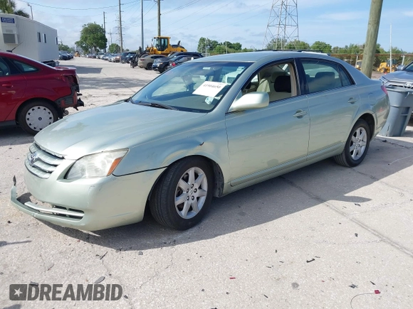 2007 Toyota Avalon XL z VIN 4T1BK36B67U186025, wystawiony jako IAAI lot #41904650 z przebiegiem 127 081 mil mil oraz . Historia ofert i sprzedaży dostępna na DreamBid. Obrazek 2.