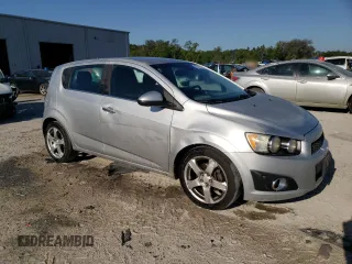2012 Chevrolet Sonic LTZ z VIN 1G1JE6SH4C4101608, wystawiony jako Copart lot #53111725 z przebiegiem 203 012 mil mil oraz Szkoda całkowita • Salvage title. Historia ofert i sprzedaży dostępna na DreamBid. Obrazek 4.
