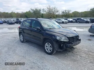 2017 Volkswagen Tiguan S z VIN WVGAV7AX3HK022628, wystawiony jako IAAI lot #41938242 z przebiegiem 84 453 mil mil oraz . Historia ofert i sprzedaży dostępna na DreamBid. Obrazek 1.