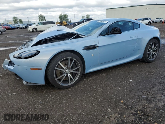 2015 Aston Martin Vantage z VIN SCFEKBAK2FGC19462, wystawiony jako Copart lot #61093934 z przebiegiem 53 068 mil mil oraz Szkoda całkowita • Salvage title. Historia ofert i sprzedaży dostępna na DreamBid. Obrazek 1.