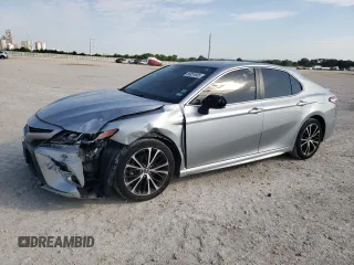 2020 Toyota Camry SE z VIN 4T1G11AK2LU347839, wystawiony jako Copart lot #56851605 z przebiegiem 127 071 mil mil oraz Szkoda całkowita • Salvage title. Historia ofert i sprzedaży dostępna na DreamBid. Obrazek 1.