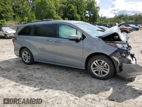 2022 Toyota Sienna XLE Woodland Edition with VIN 5TDASKFC3NS047202, listed as a Copart auction lot 68211834 with 0 mi miles and Salvage Title. Bid and sale history available at carsss.com. Image 4.