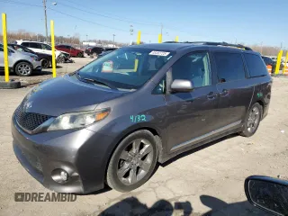 2011 Toyota Sienna SE с VIN 5TDXK3DC5BS117992, выставлен на аукционе Copart как лот 48492725 с пробегом 177 647 миль миль и Списание • Salvage title. История ставок и продаж доступна на DreamBid. Изображение 1.
