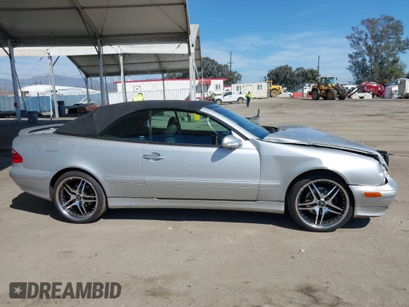 2000 Mercedes-Benz CLK with VIN WDBLK65G7YT051620, listed as a IAAI auction lot 41870818 with 141,676 mi miles and . Bid and sale history available at carsss.com. Image 13.