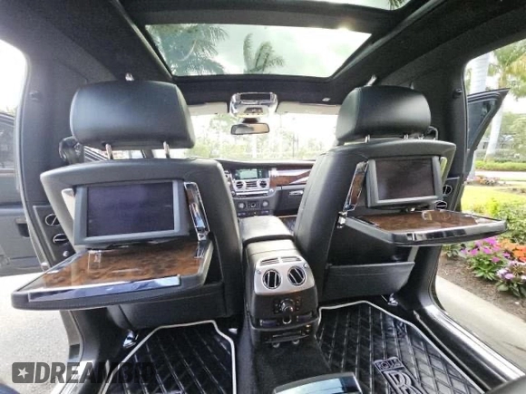 2012 Rolls-Royce Ghost z VIN SCA664L5XCUX65XXX, wystawiony jako Copart lot #59266345 z przebiegiem 70 898 mil mil oraz Tytuł czysty. Historia ofert i sprzedaży dostępna na DreamBid. Obrazek 9.