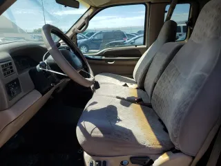 1999 Ford F-250 XL z VIN 1FTNX20S3XEA68692, wystawiony jako Copart lot #64331775 z przebiegiem 106 939 mil mil oraz Czysty tytuł • Clean title. Historia ofert i sprzedaży dostępna na DreamBid. Obrazek 7.