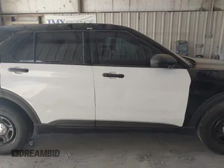 2020 Ford Police Interceptor Utility z VIN 1FM5K8AB0LGD08226, wystawiony jako IAAI lot #42413248 z przebiegiem Nie podano mil oraz . Historia ofert i sprzedaży dostępna na DreamBid. Obrazek 13.