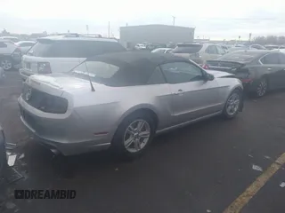 2013 Ford Mustang V6 с VIN 1ZVBP8EM8D5217087, выставлен на аукционе IAAI как лот 35534794 с пробегом Не указан миль и . История ставок и продаж доступна на DreamBid. Изображение 4.