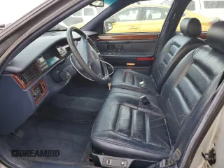 1994 Cadillac Concours z VIN 1G6KF52Y3RU231877, wystawiony jako Copart lot #82150174 z przebiegiem 76 279 mil mil oraz Szkody całkowita. Historia ofert i sprzedaży dostępna na DreamBid. Obrazek 7.