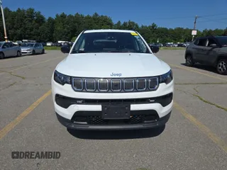 2022 Jeep Compass Latitude z VIN 3C4NJDBB2NT205936, wystawiony jako IAAI lot #42885857 z przebiegiem 39 157 mil mil oraz . Historia ofert i sprzedaży dostępna na DreamBid. Obrazek 47.