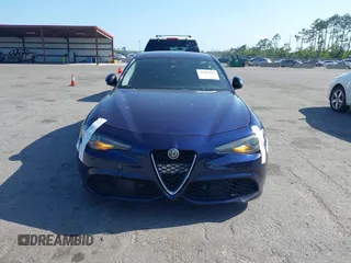 2017 Alfa Romeo Giulia Ti z VIN ZARFAECN3H7556727, wystawiony jako IAAI lot #41901444 z przebiegiem 96 678 mil mil oraz . Historia ofert i sprzedaży dostępna na DreamBid. Obrazek 12.