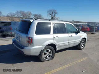 2008 Honda Pilot SE with VIN 5FNYF28398B002015, listed as a IAAI auction lot 41808545 with 286,622 mi miles. Bid and sale history available at carsss.com. Image 6.