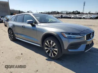 2020 Volvo V60 Cross Country with VIN YV4102WK7L1036031, listed as a Copart auction lot 47068995 with 37,174 mi miles and Salvage Title. Bid and sale history available at carsss.com. Image 4.