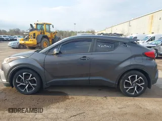 2018 Toyota C-HR XLE z VIN NMTKHMBX3JR009064, wystawiony jako IAAI lot #42095817 z przebiegiem 105 467 mil mil oraz . Historia ofert i sprzedaży dostępna na DreamBid. Obrazek 14.