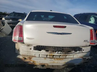 2014 Chrysler 300 C z VIN 2C3CCAEG8EH320769, wystawiony jako Copart lot #55211055 z przebiegiem 163 430 mil mil oraz Szkoda całkowita • Salvage title. Historia ofert i sprzedaży dostępna na DreamBid. Obrazek 6.
