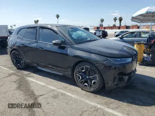 2025 BMW iX xDrive50 z VIN WB523CF02SCS06555, wystawiony jako Copart lot #55291115 z przebiegiem Nie podano mil oraz Szkoda całkowita • Salvage title. Historia ofert i sprzedaży dostępna na DreamBid. Obrazek 4.