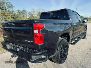 2022 Chevrolet Silverado 1500 Custom with VIN 1GCPABEK7NZ633597, listed as a Copart auction lot 42431625 with 31,487 mi miles and Salvage Title. Bid and sale history available at DreamBid. Image 4.