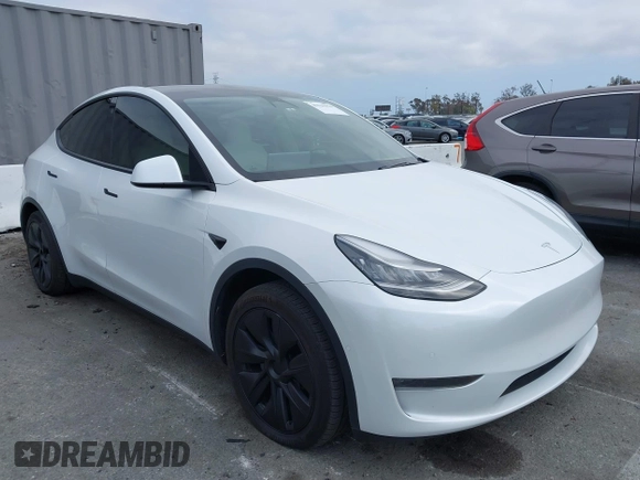 2021 Tesla Model Y Long Range with VIN 5YJYGDEE3MF081304, listed as a IAAI auction lot 42119270 with 90,521 mi miles. Bid and sale history available at carsss.com. Image 1.