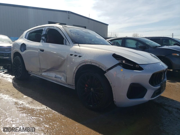 2023 Maserati Grecale Modena with VIN ZN682AVM4P7407883, listed as a Copart auction lot 47860135 with 28,251 mi miles and Salvage Title. Bid and sale history available at carsss.com. Image 4.
