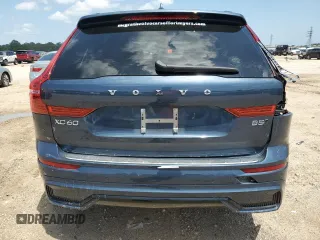 2025 Volvo XC60 Plus z VIN YV4M12RC4S1012704, wystawiony jako Copart lot #54937075 z przebiegiem 4 893 mil mil oraz Szkoda całkowita • Salvage title. Historia ofert i sprzedaży dostępna na DreamBid. Obrazek 6.