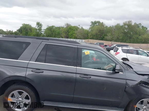 2020 Ford Expedition XLT with VIN 1FMJU1JT8LEA13492, listed as a IAAI auction lot 42250562 with Not provided miles and . Bid and sale history available at DreamBid. Image 12.