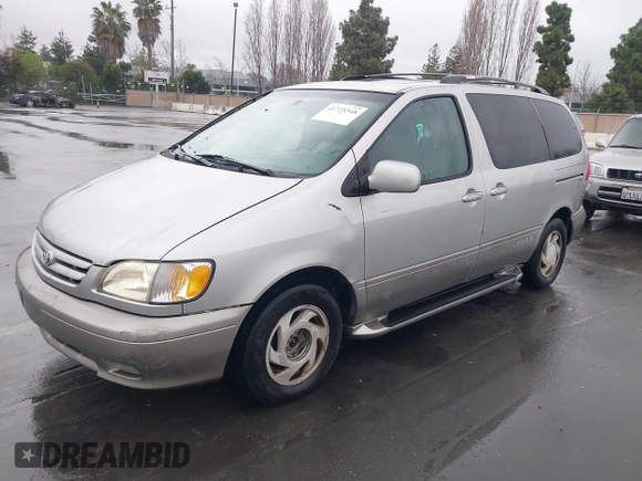 2001 Toyota Sienna LE with VIN 4T3ZF13CX1U400520, listed as a IAAI auction lot 41725348 with 258,267 mi miles. Bid and sale history available at carsss.com. Image 2.