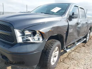 2018 Ram 1500 Express z VIN 1C6RR7KT0JS276527, wystawiony jako IAAI lot #41967968 z przebiegiem 200 964 mil mil oraz . Historia ofert i sprzedaży dostępna na DreamBid. Obrazek 6.