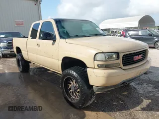 2000 GMC Sierra 1500 SLE z VIN 1GTEC19T1YZ260088, wystawiony jako IAAI lot #42511358 z przebiegiem 205 197 mil mil oraz . Historia ofert i sprzedaży dostępna na DreamBid. Obrazek 1.
