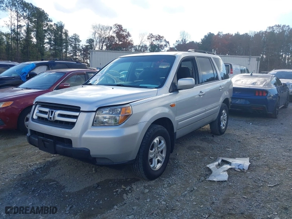 2008 Honda Pilot VP with VIN 5FNYF28278B020066, listed as a IAAI auction lot 40987012 with 210,188 mi miles. Bid and sale history available at carsss.com. Image 2.
