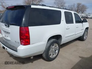 2007 GMC Yukon XL SLT with VIN 1GKFK16387J201973, listed as a IAAI auction lot 41879003 with 225,518 mi miles. Bid and sale history available at carsss.com. Image 4.