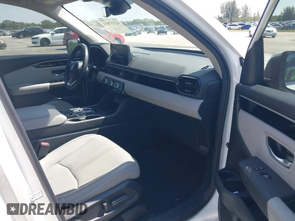 2024 Honda Pilot Touring z VIN 5FNYG2H72RB016937, wystawiony jako IAAI lot #42137854 z przebiegiem 18 028 mil mil oraz . Historia ofert i sprzedaży dostępna na DreamBid. Obrazek 5.