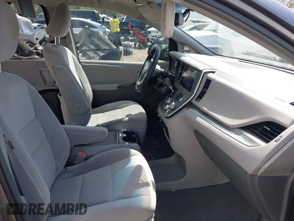 2015 Toyota Sienna LE AAS with VIN 5TDKK3DC5FS575077, listed as a IAAI auction lot 41941483 with 134,265 mi miles. Bid and sale history available at carsss.com. Image 5.