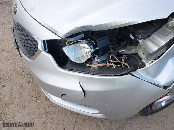 2014 Kia Forte LX with VIN KNAFK4A62E5065647, listed as a IAAI auction lot 40669819 with 171,578 mi miles. Bid and sale history available at carsss.com. Image 6.