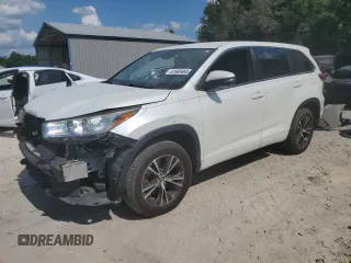 2017 Toyota Highlander LE with VIN 5TDZARFH8HS027493, listed as a Copart auction lot 61989495 with 155,317 mi miles and Salvage title. Bid and sale history available at DreamBid. Image 1.
