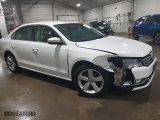 2015 Volkswagen Passat 1.8T S with VIN 1VWAT7A38FC076339, listed as a IAAI auction lot 41641743 with 88,551 mi miles. Bid and sale history available at carsss.com. Image 1.
