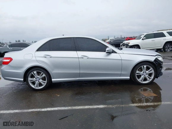 2013 Mercedes-Benz E-Class E 350 Luxury with VIN WDDHF8JB1DA720607, listed as a IAAI auction lot 41514018 with 135,926 mi miles. Bid and sale history available at carsss.com. Image 13.