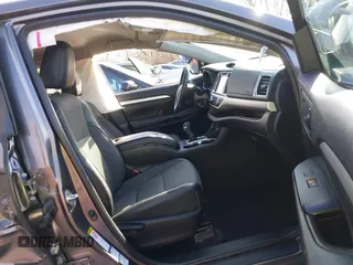 2019 Toyota Highlander LE with VIN 5TDBZRFH7KS978415, listed as a IAAI auction lot 41653130 with 101,245 mi miles and . Bid and sale history available at DreamBid. Image 5.
