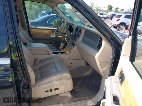 2007 Lincoln Navigator with VIN 5LMFU28527LJ11046, listed as a IAAI auction lot 42651633 with 176,923 mi miles and . Bid and sale history available at DreamBid. Image 5.