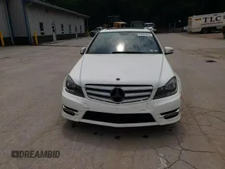 2013 Mercedes-Benz C 300 Sport z VIN WDDGF8AB9DR260965, wystawiony jako Copart lot #59352815 z przebiegiem 134 994 mil mil oraz Szkoda całkowita • Salvage title. Historia ofert i sprzedaży dostępna na DreamBid. Obrazek 13.