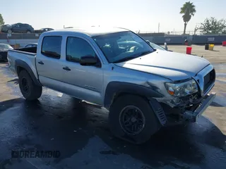 2008 Toyota Tacoma z VIN 5TELU42N88Z560362, wystawiony jako IAAI lot #41410260 z przebiegiem 164 329 mil mil oraz . Historia ofert i sprzedaży dostępna na DreamBid. Obrazek 1.