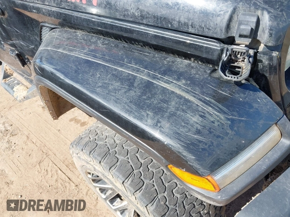 2022 Jeep Gladiator Texas Trail with VIN 1C6HJTAGXNL160784, listed as a IAAI auction lot 41796235 with 81,783 mi miles. Bid and sale history available at carsss.com. Image 18.