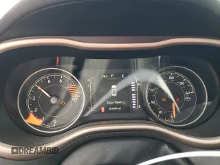 2018 Jeep Cherokee Latitude z VIN 1C4PJMCX9JD586705, wystawiony jako Copart lot #48167215 z przebiegiem 121 494 mil mil oraz Szkoda całkowita • Salvage title. Historia ofert i sprzedaży dostępna na DreamBid. Obrazek 9.