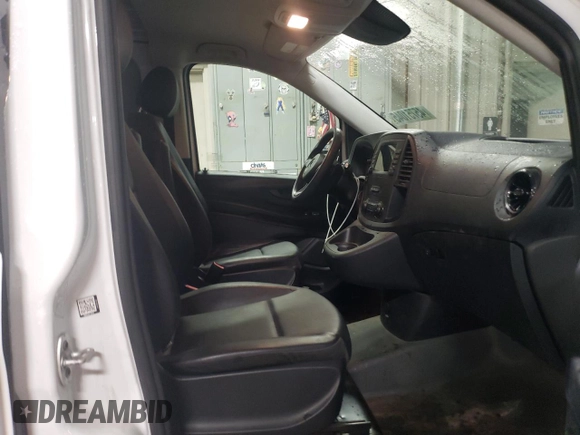 2022 Mercedes-Benz Metris Cargo z VIN W1YV0BEY1N4149965, wystawiony jako Copart lot #45751045 z przebiegiem 44 750 mil mil oraz Szkoda całkowita • Salvage title. Historia ofert i sprzedaży dostępna na DreamBid. Obrazek 10.