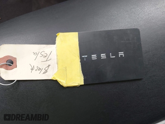 2018 Tesla Model 3 Long Range Battery z VIN 5YJ3E1EA2JF156808, wystawiony jako IAAI lot #42160829 z przebiegiem 106 258 mil mil oraz . Historia ofert i sprzedaży dostępna na DreamBid. Obrazek 11.