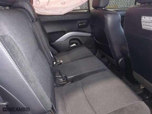 2013 Mitsubishi Outlander SE with VIN JA4AS3AW3DU012736, listed as a IAAI auction lot 41363183 with 83,677 mi miles. Bid and sale history available at carsss.com. Image 8.