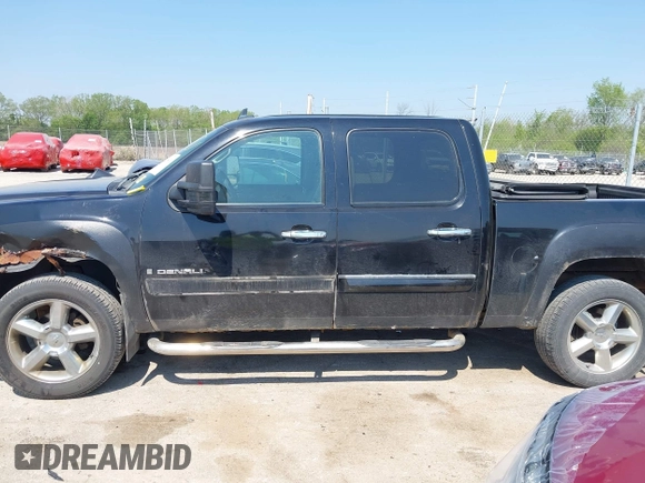2008 GMC Sierra Denali z VIN 2GTEK638881272803, wystawiony jako IAAI lot #42269401 z przebiegiem 239 033 mil mil oraz . Historia ofert i sprzedaży dostępna na DreamBid. Obrazek 14.