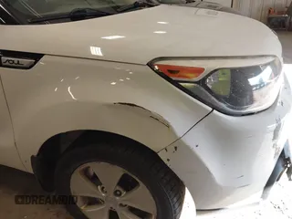 2015 Kia Soul with VIN KNDJN2A20F7779272, listed as a IAAI auction lot 41901719 with 204,682 mi miles. Bid and sale history available at carsss.com. Image 13.