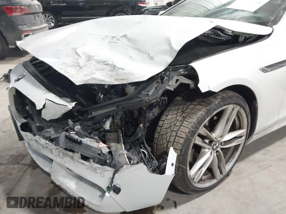 2014 BMW 6 Series 650i xDrive z VIN WBA6B4C55ED371378, wystawiony jako IAAI lot #41640888 z przebiegiem 80 927 mil mil oraz . Historia ofert i sprzedaży dostępna na DreamBid. Obrazek 6.